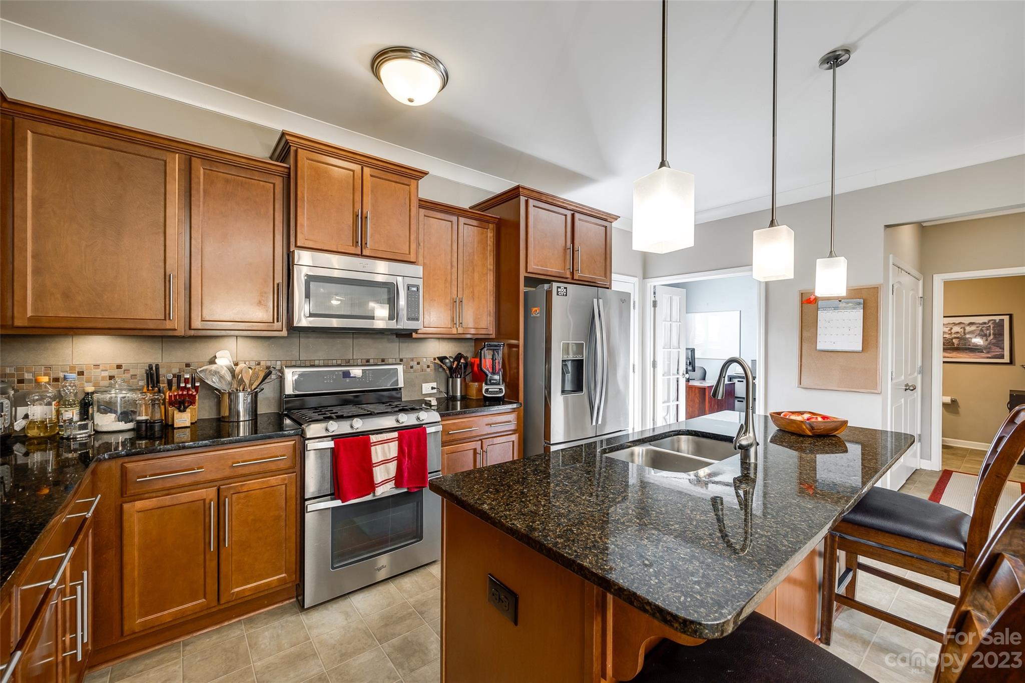 Ellis Pond - Residential