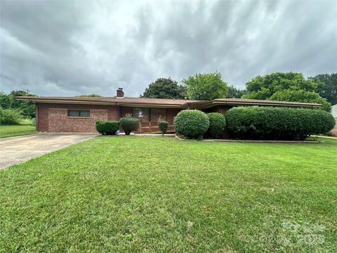 2128 Senior Drive Charlotte NC 28216