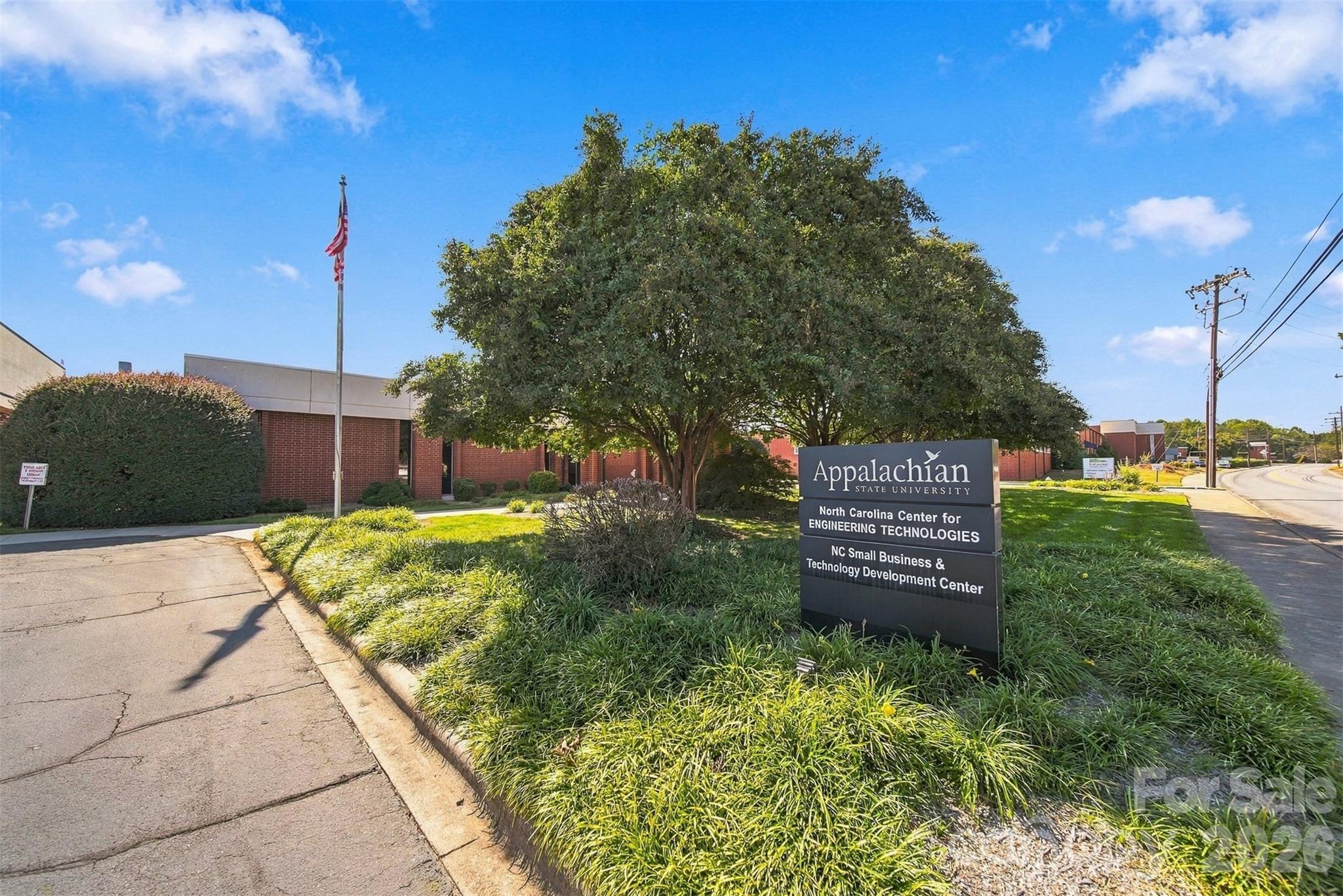 1990 Main Avenue SE