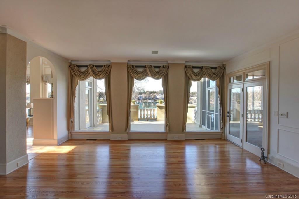 The Peninsula - Residential