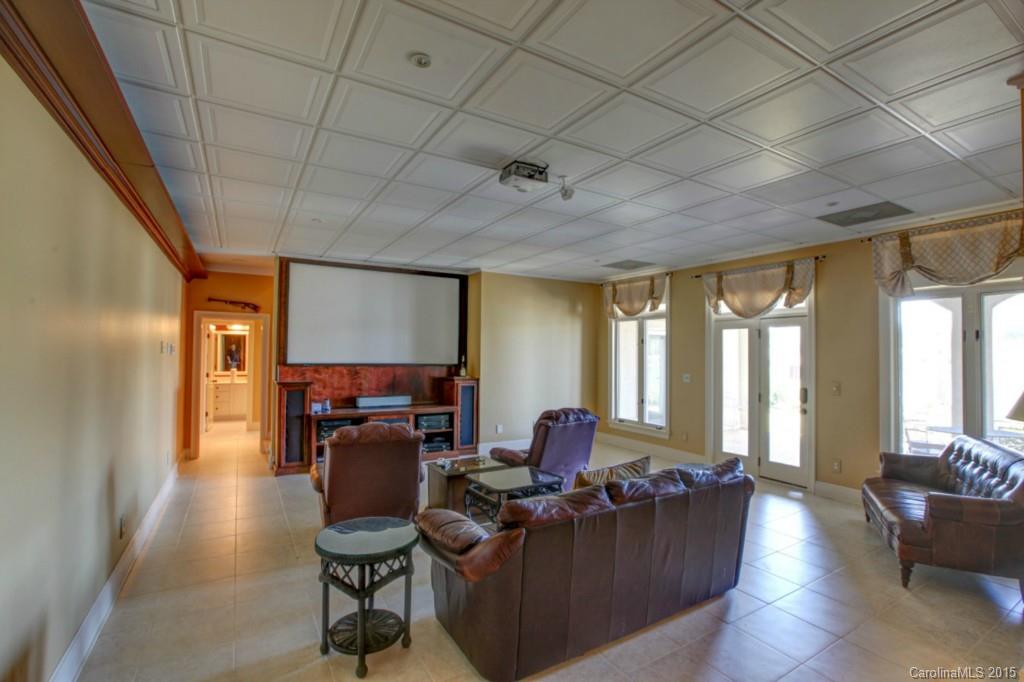 The Peninsula - Residential