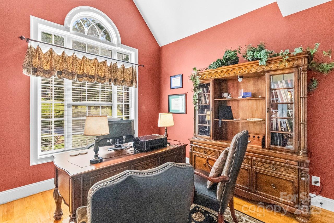 1775 Mount Carmel Circle