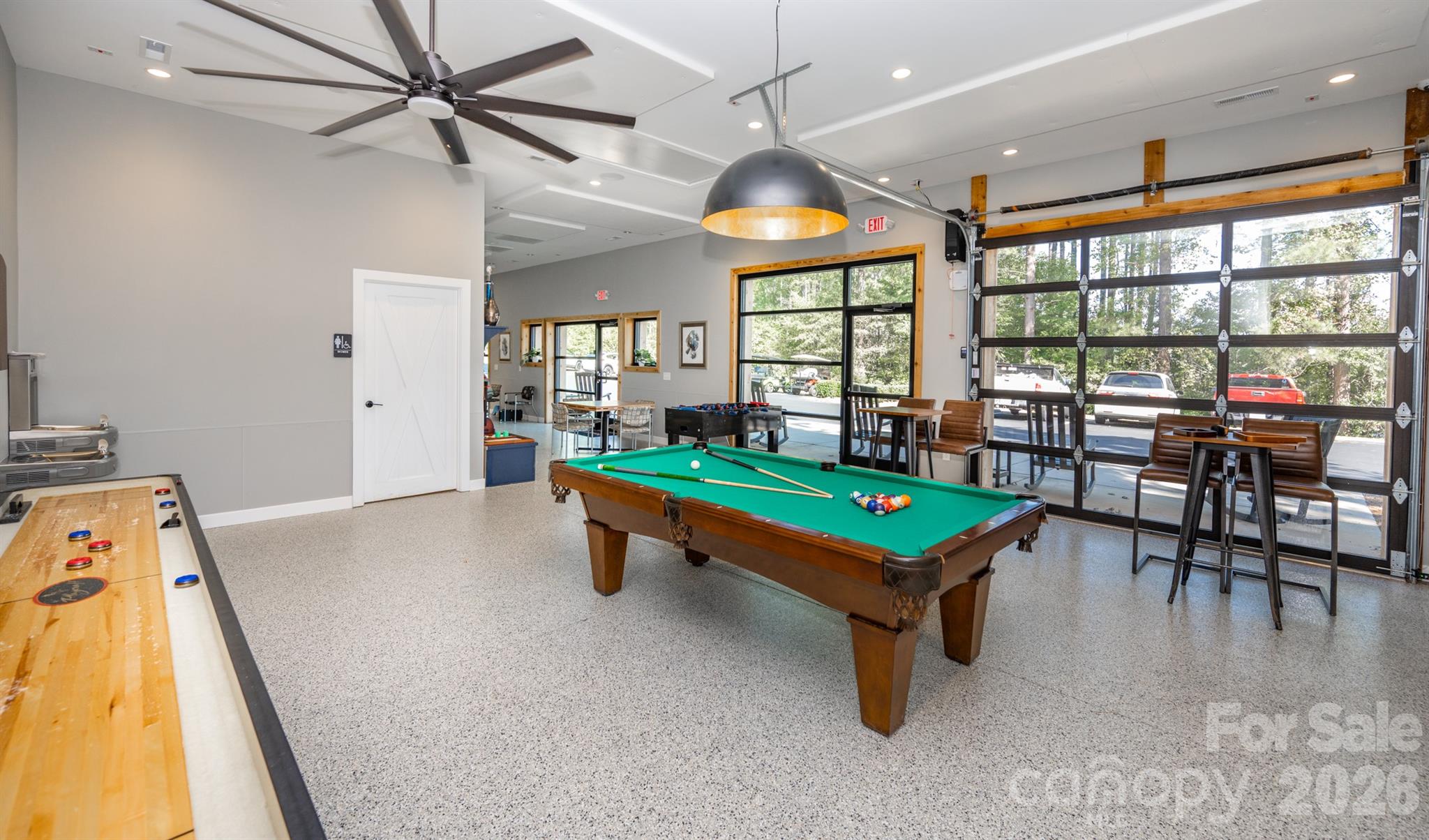 Imagery On Mtn Island - Residential