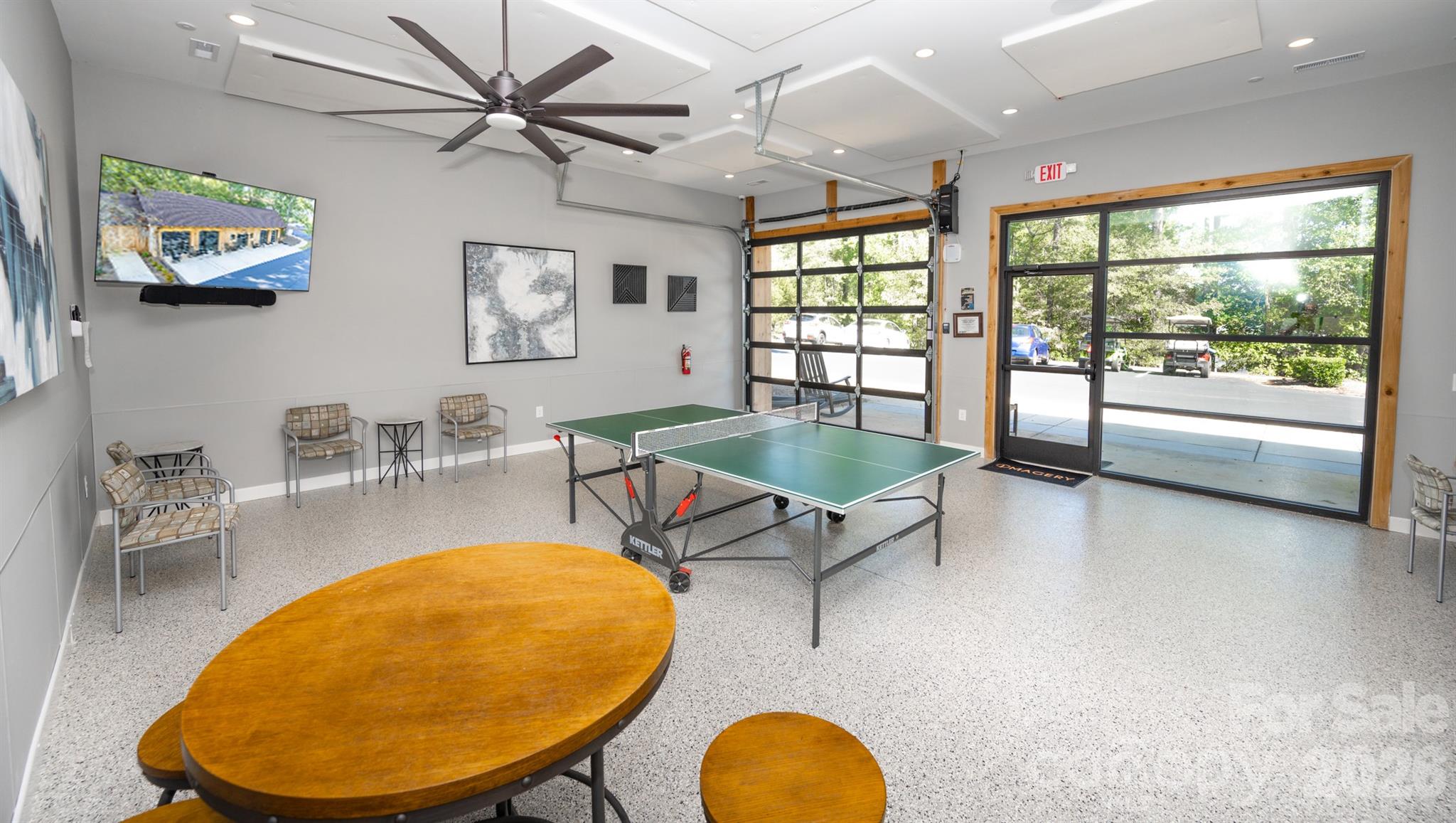 Imagery On Mtn Island - Residential