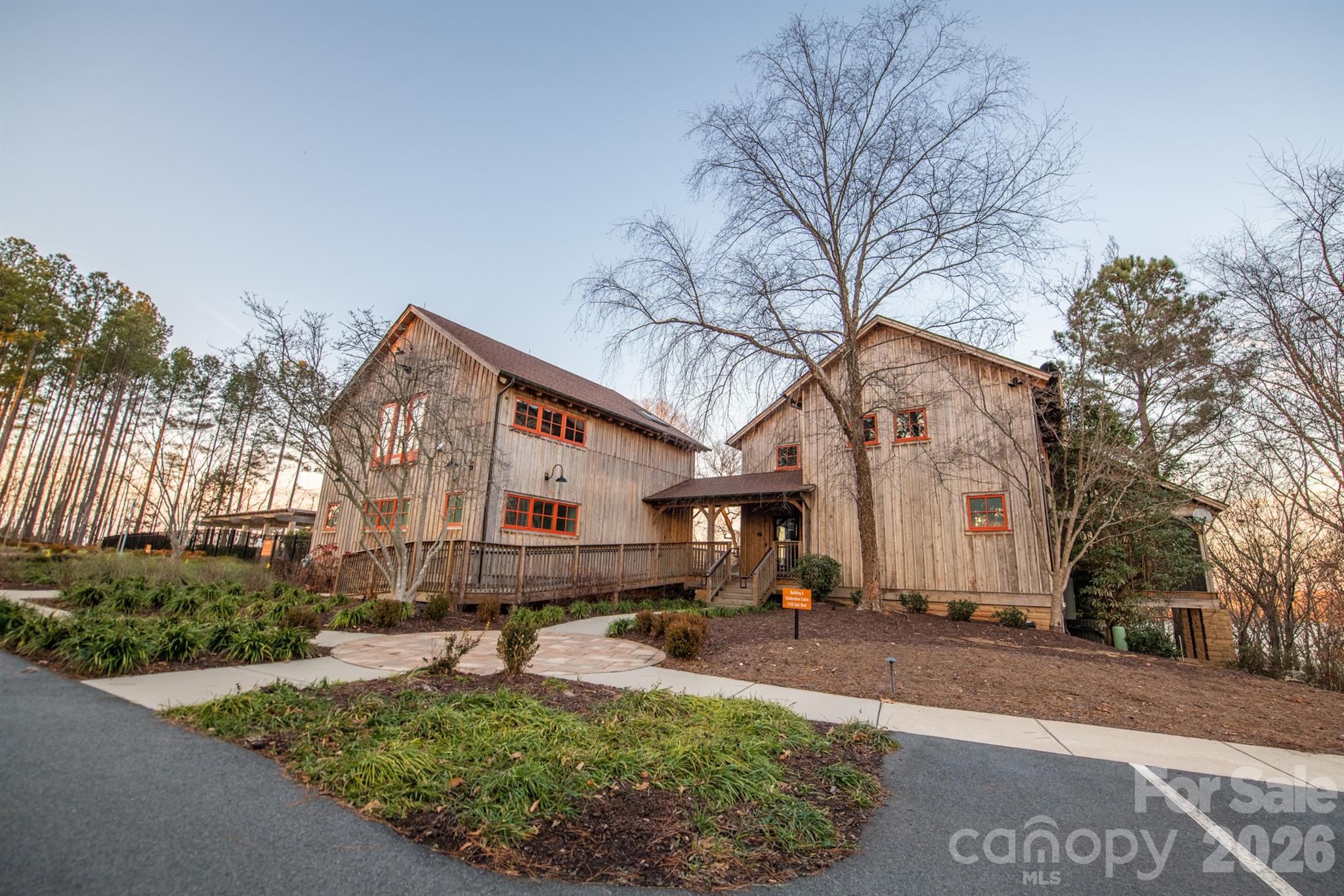 Imagery On Mtn Island - Residential