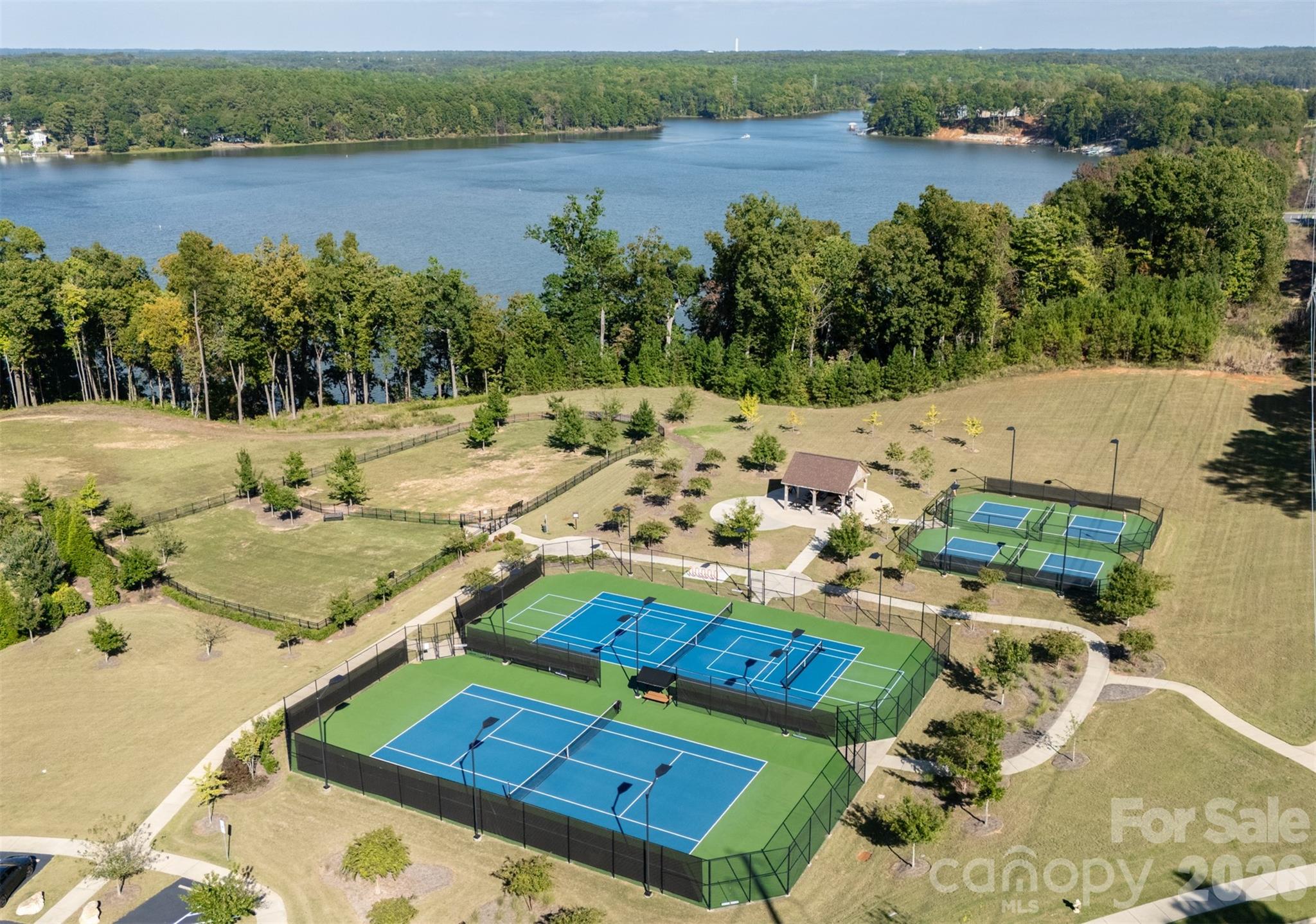 Imagery On Mtn Island - Residential