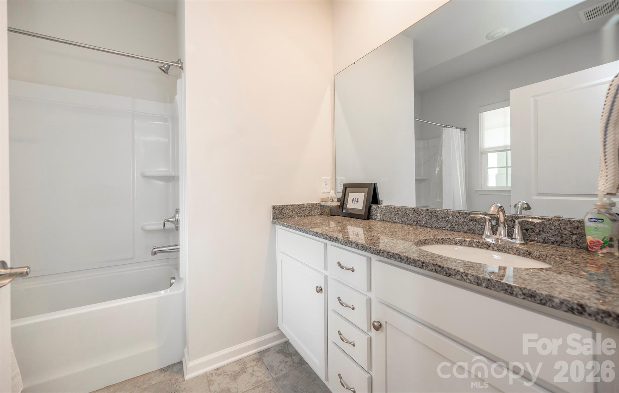 Imagery On Mtn Island - Residential