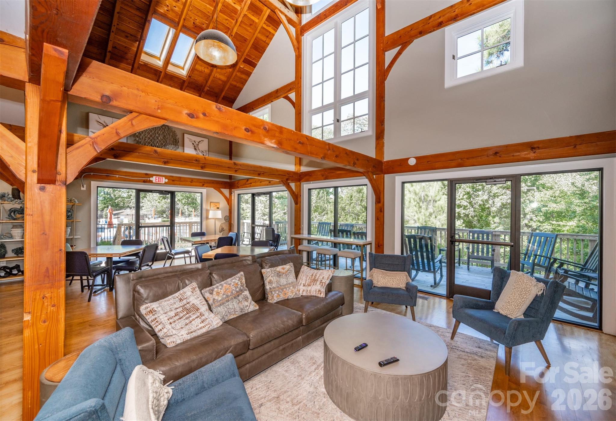 Imagery On Mtn Island - Residential