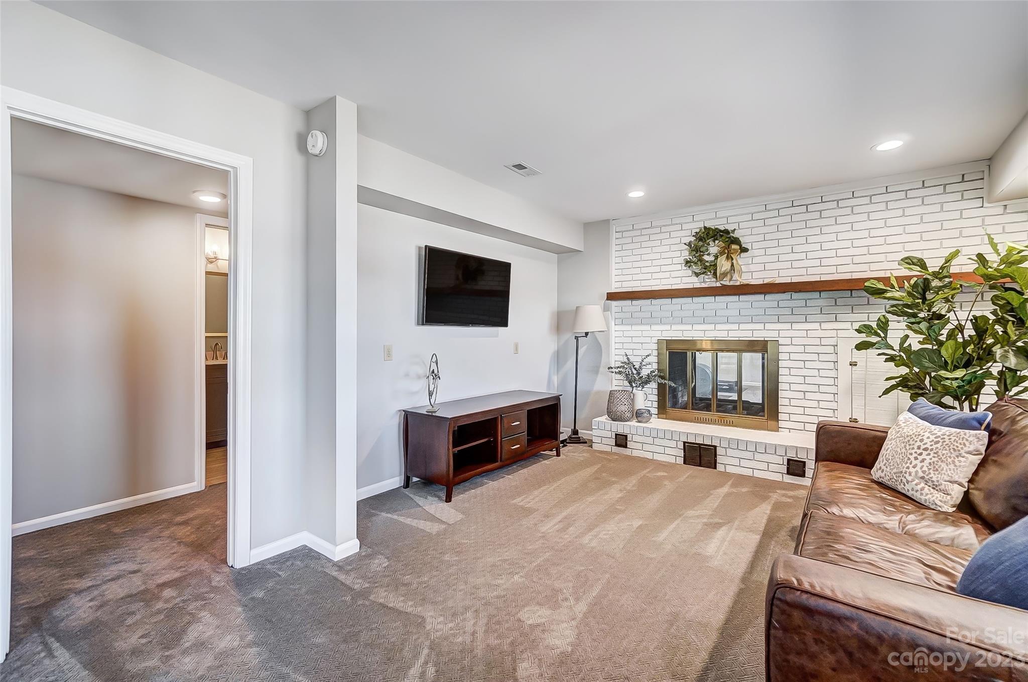 Tega Cay - Residential