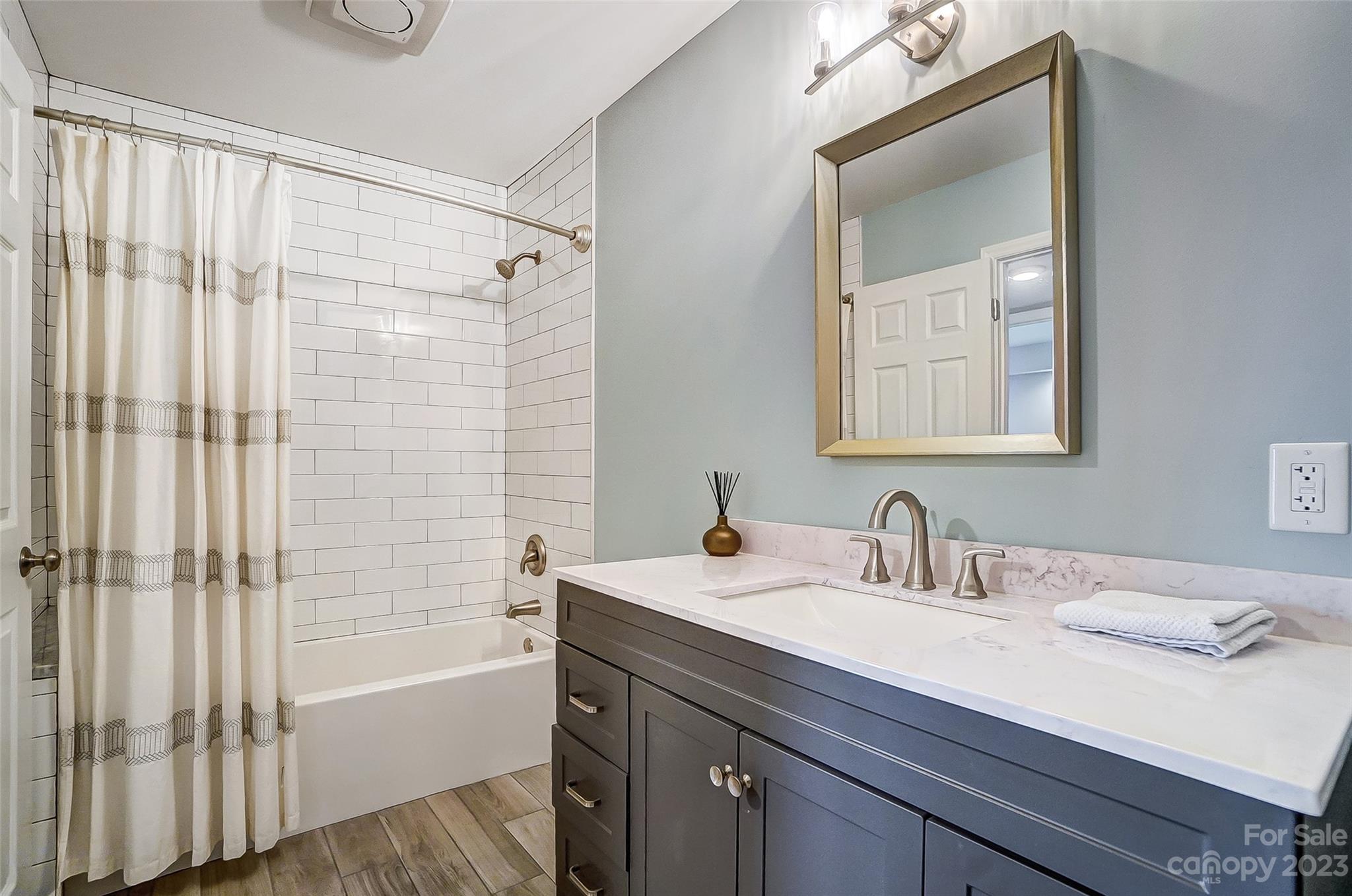 Tega Cay - Residential