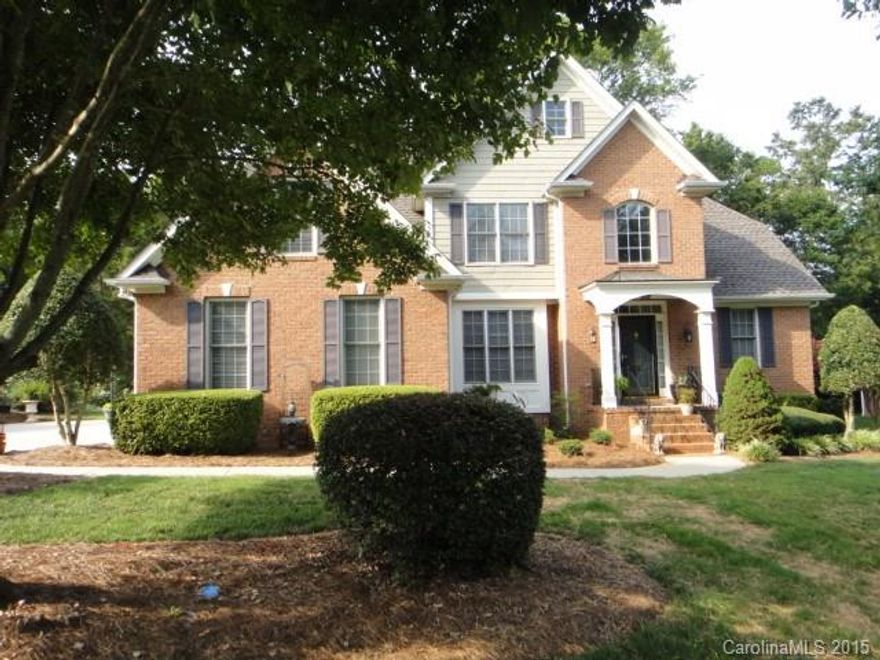 Stately brick two story home in the Summit. Features include, hardwood floors,great room with vaulted ceiling, formal dining room,kitchen with breakfast bar and eat in area, screened porch and beautiful landscape lawn, All windows treatments and gas logs with remote to remain.