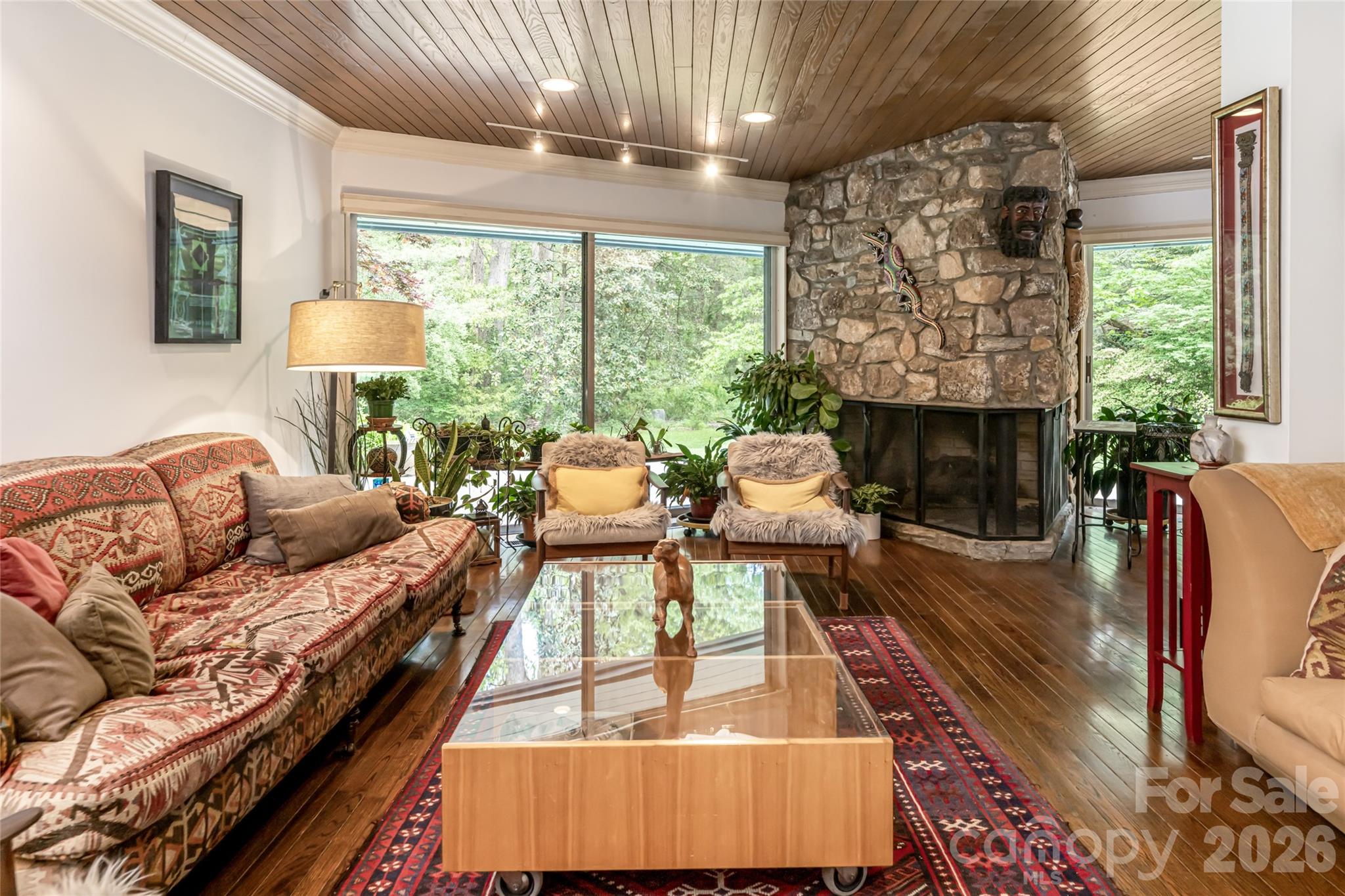 18 Forest Road
