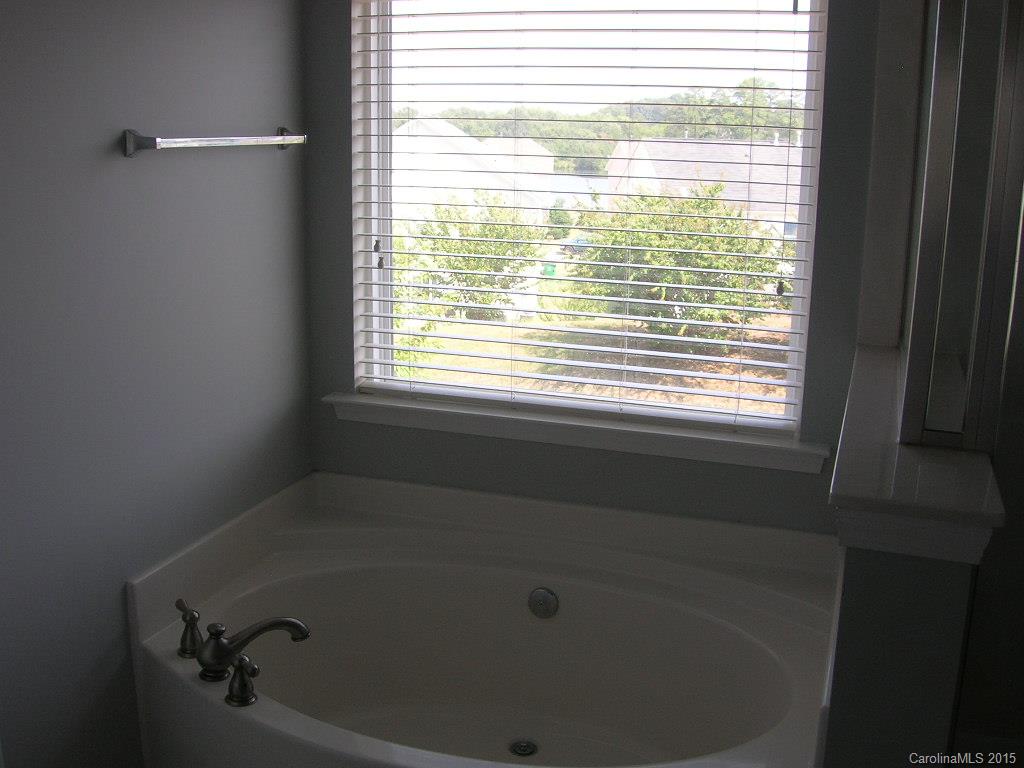 Hamilton Lakes - Residential