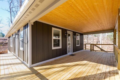 137 E Arbutus Trail Hendersonville NC 28792