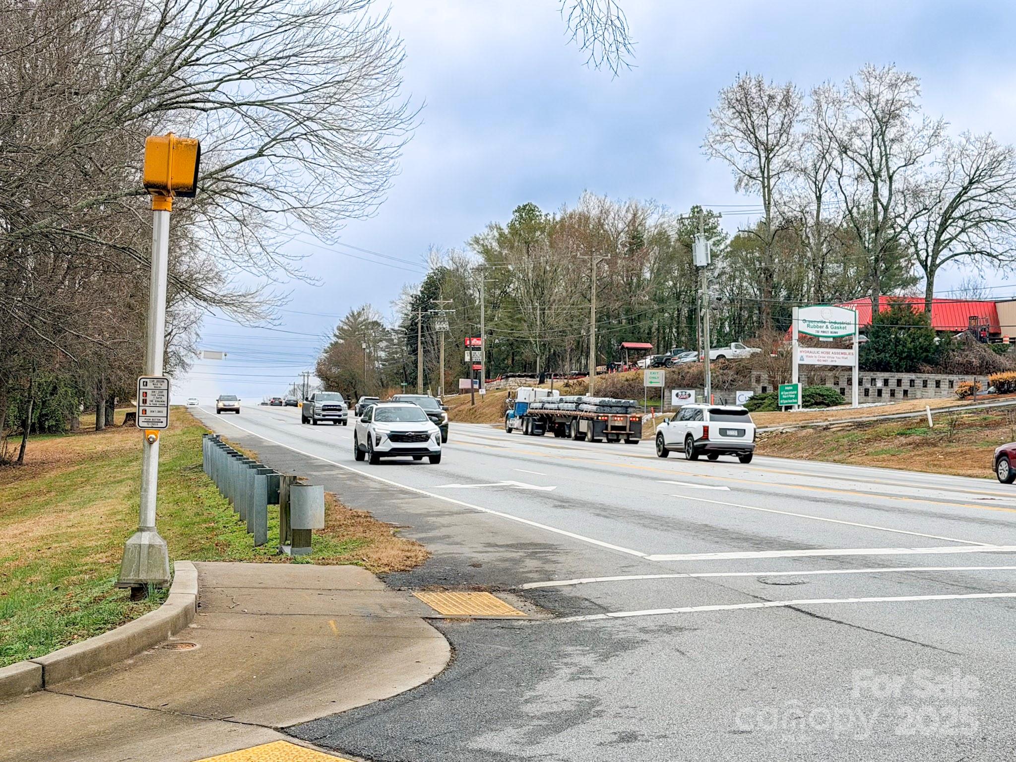 2738B Poinsett Highway