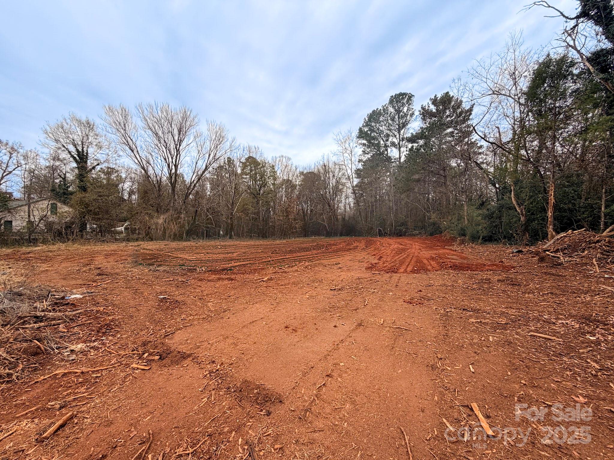 2738B Poinsett Highway