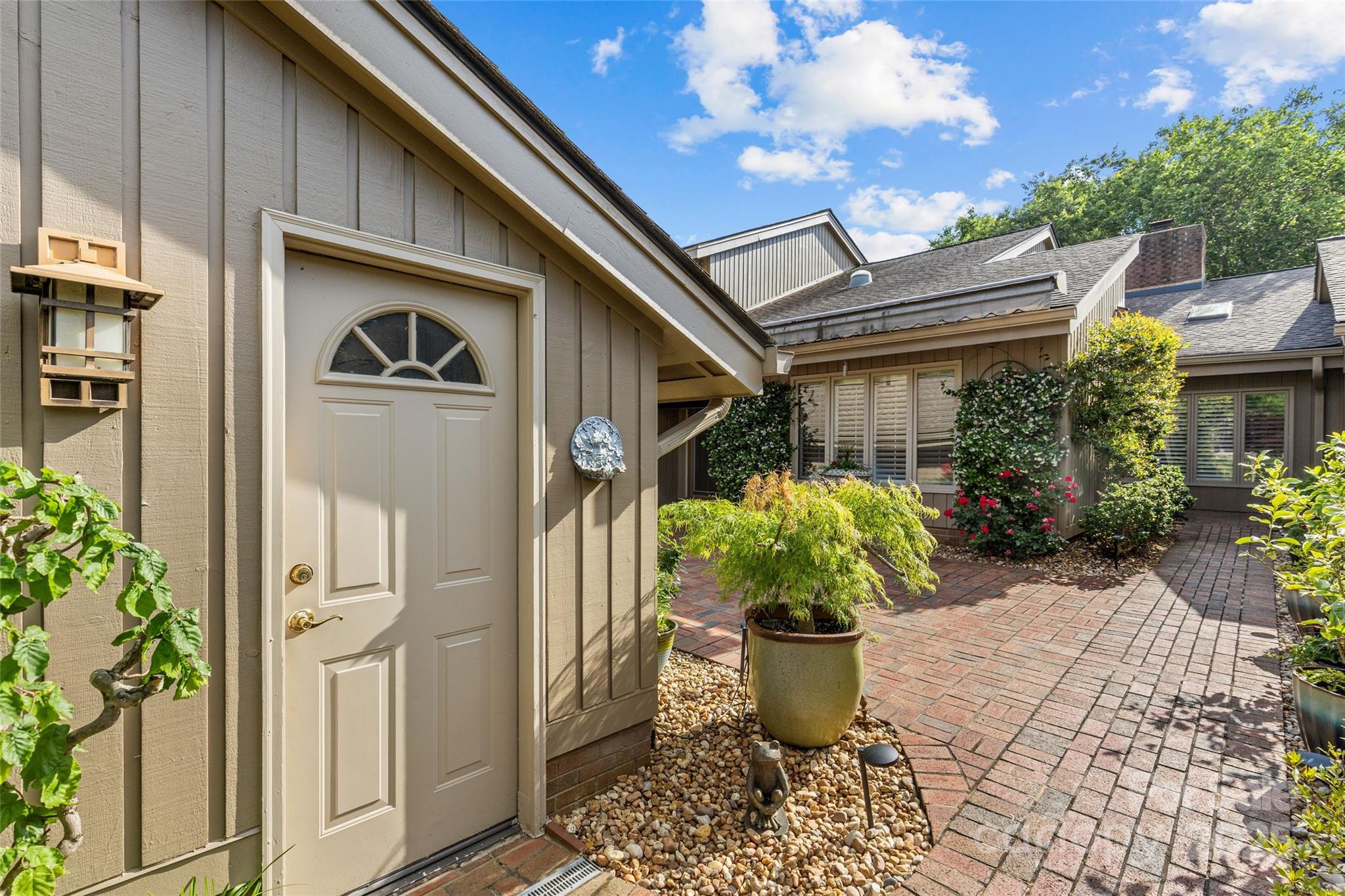5306 Sandtrap Lane