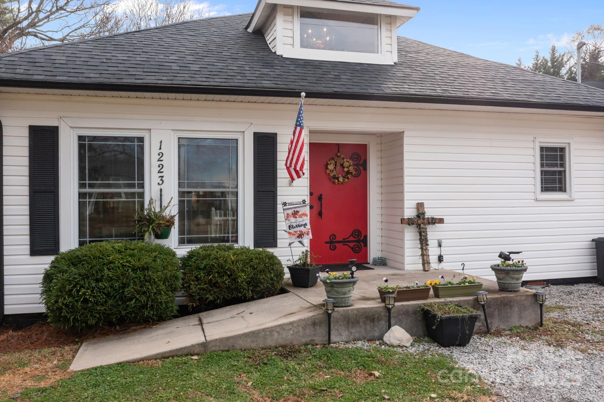 1223 S Lafayette Street