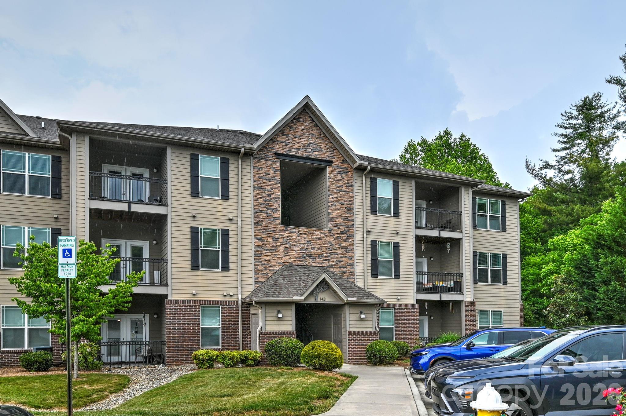 142 Brickton Village Circle 205