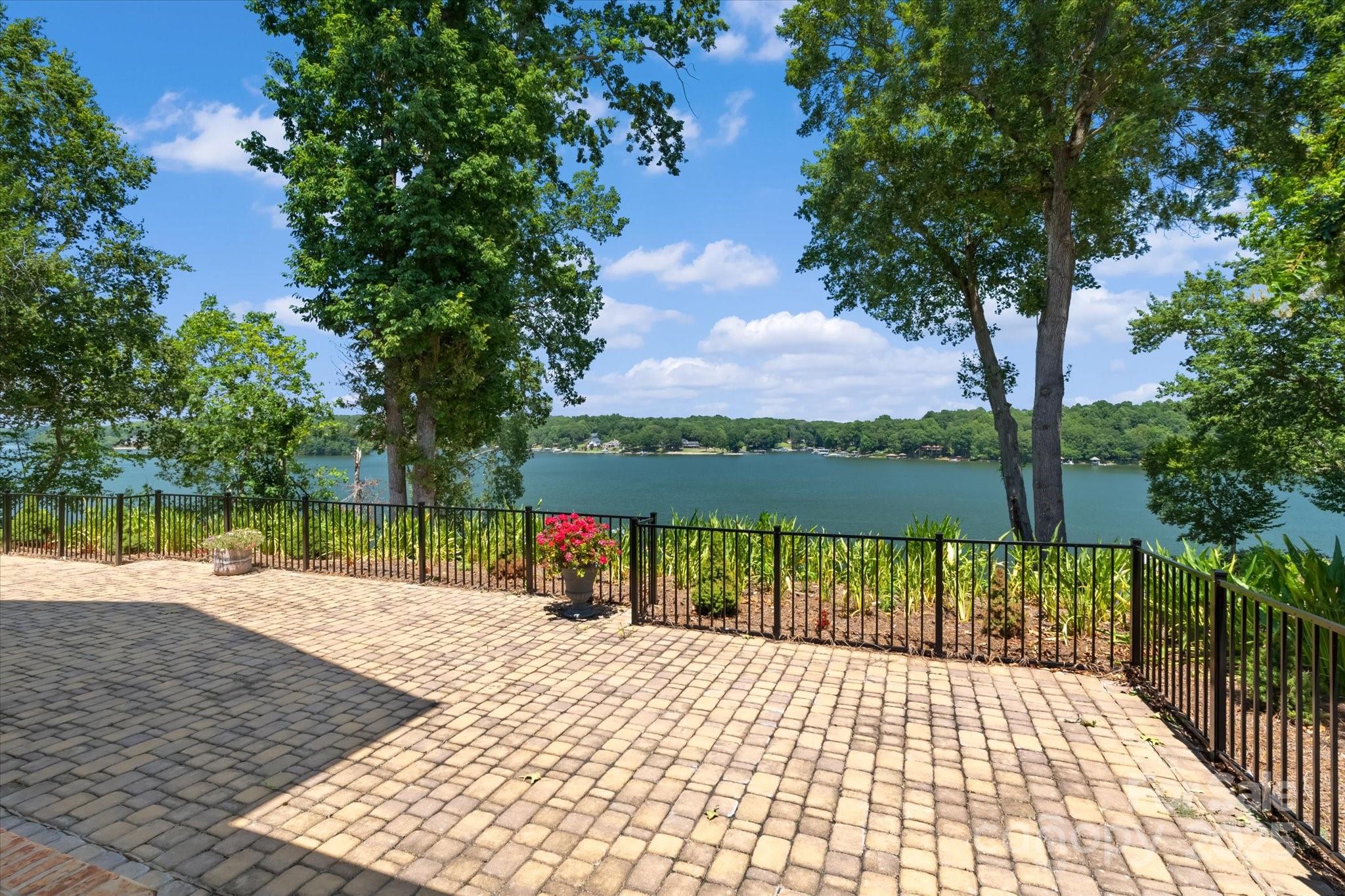 1122 Astoria Parkway