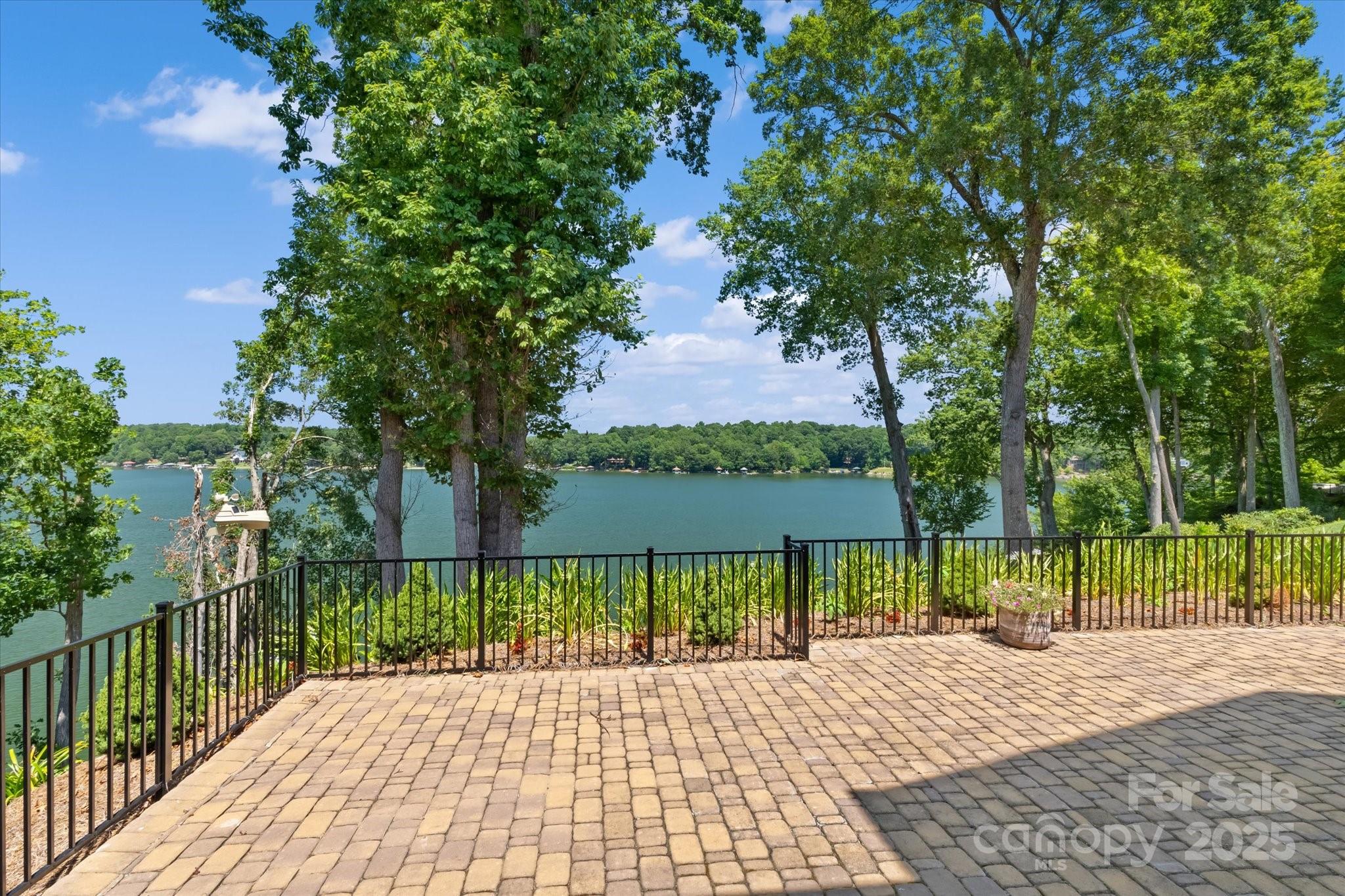 1122 Astoria Parkway