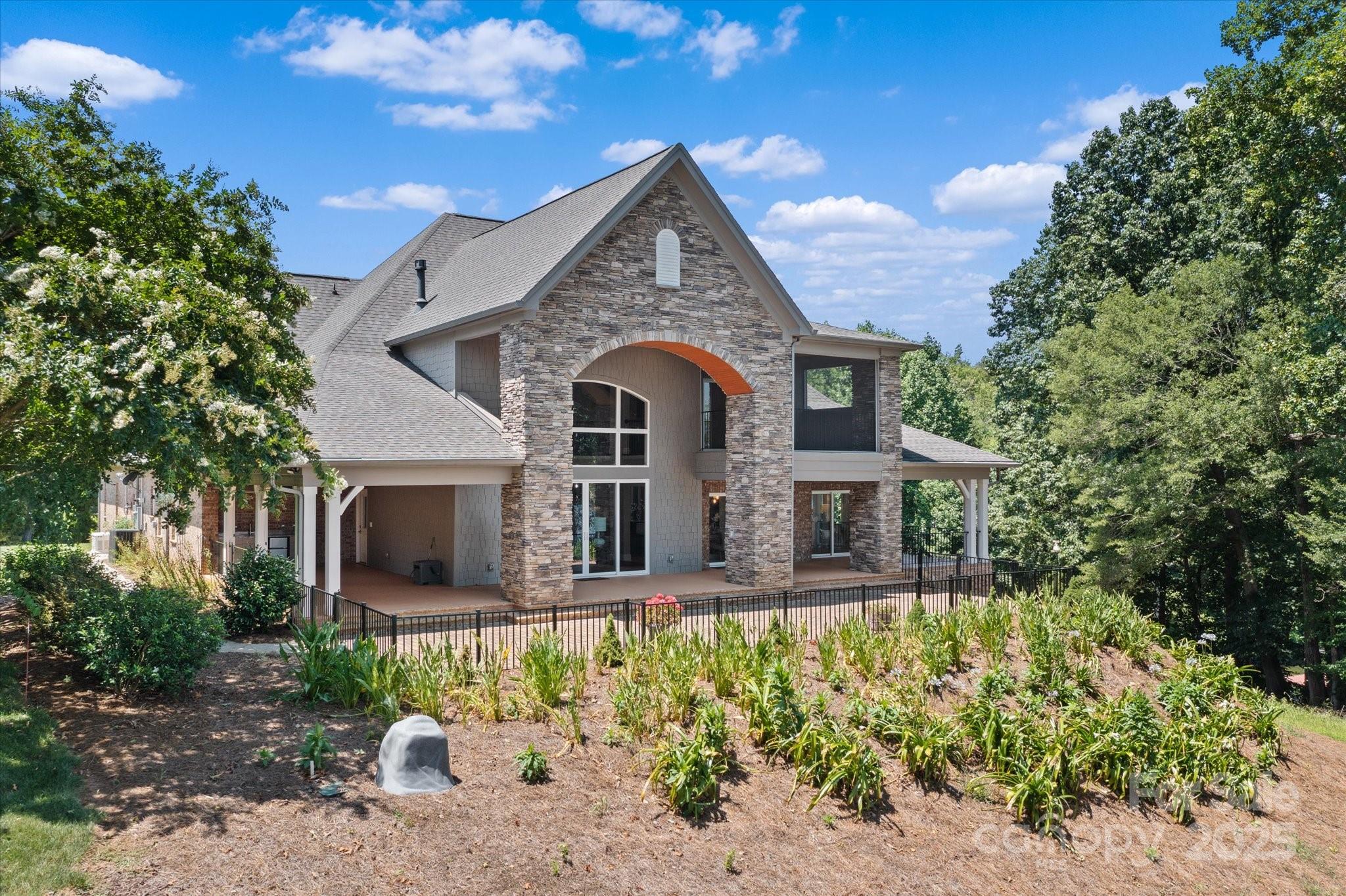 1122 Astoria Parkway