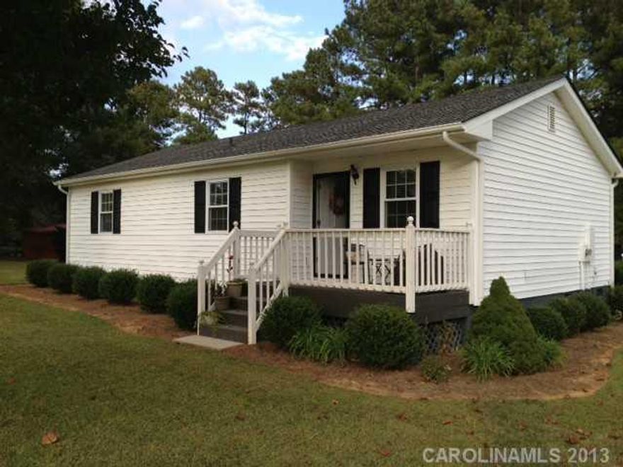 This home is attractive both inside and out with granite upgrades,architectural shingles, and laminate flooring. This well maintained home sits on a large flat yard and is close to schools and convenient to Norwood, Lake Tillery,  and golf courses.