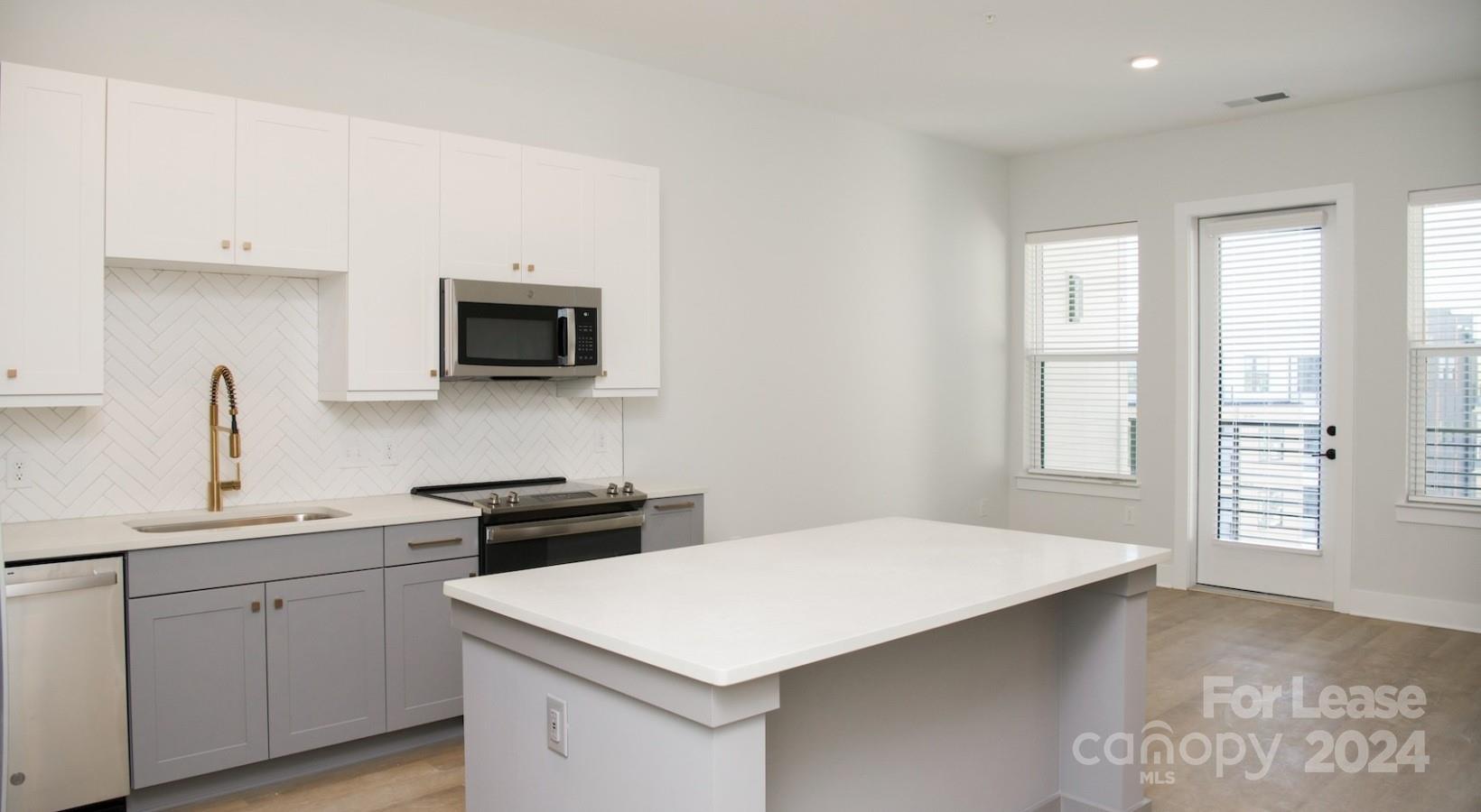 Charlotte, North Carolina 28217, United States, 1 Bedroom Bedrooms, ,1 BathroomBathrooms,Residential,Active,40048