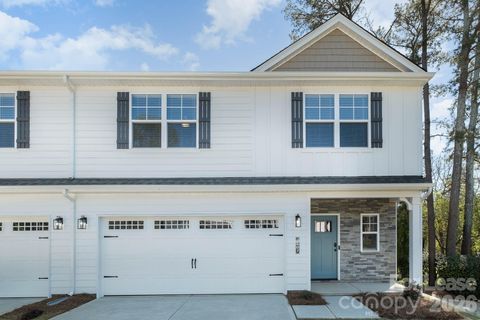 Photo of 2507 Lynbridge Drive, Charlotte, NC 28226 (MLS # 4376062)