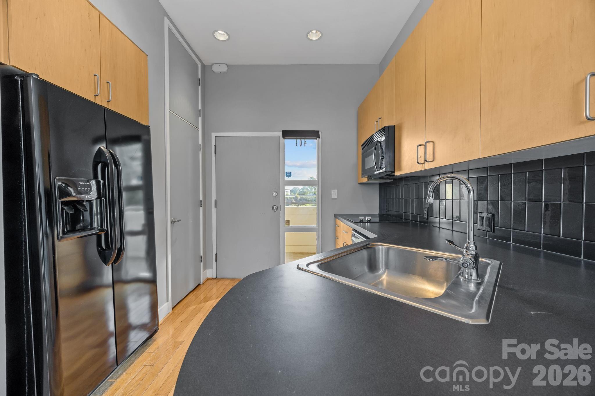 514 W 10th Street 403