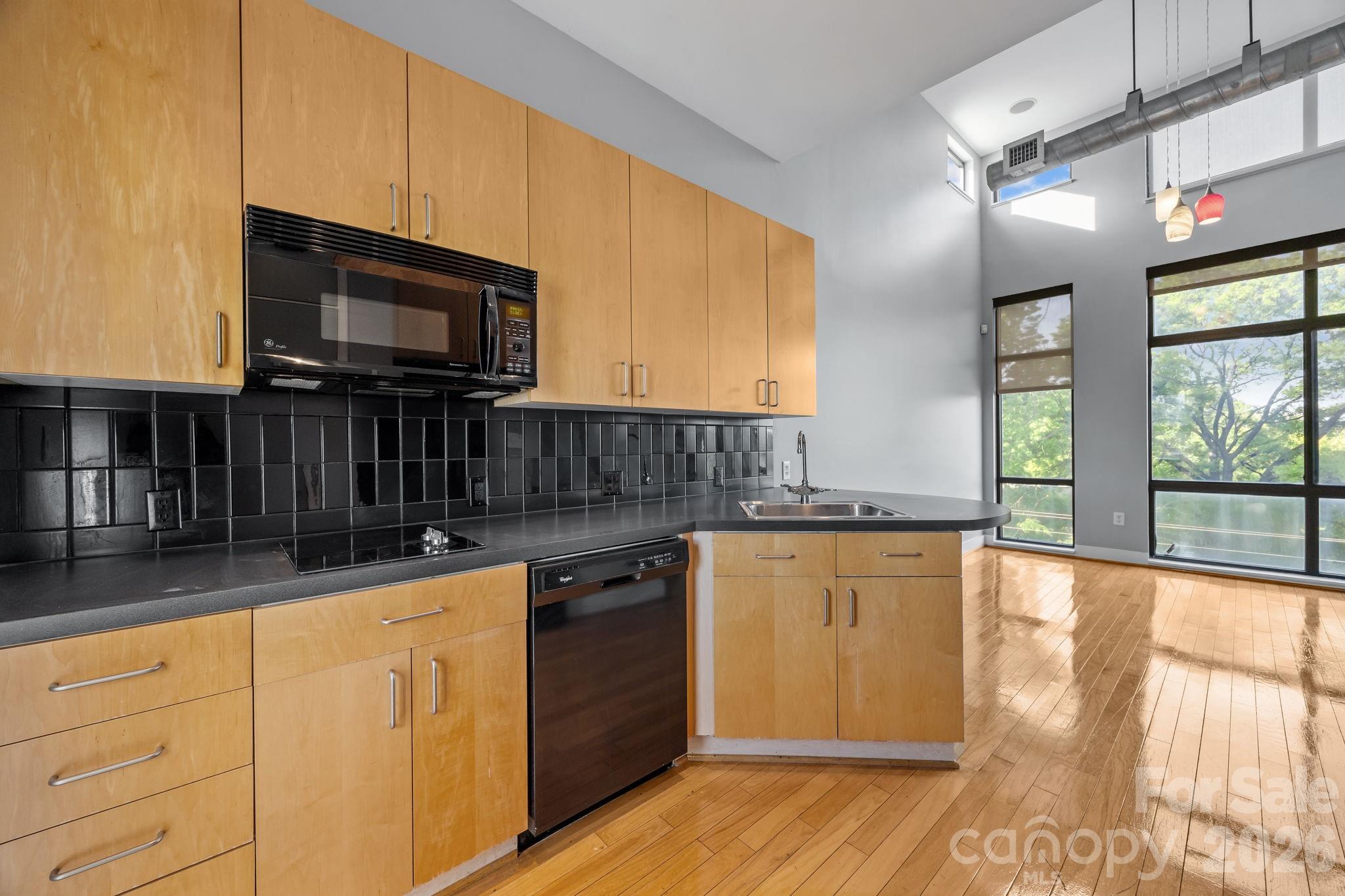 514 W 10th Street 403