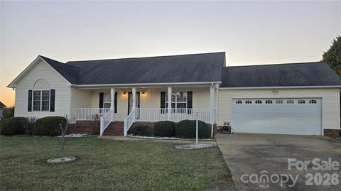 Photo of 154 Westover Drive, Lincolnton, NC 28092 (MLS # 4374034)