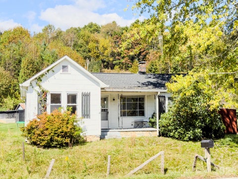 Photo of 40 Duncan Lane, Newland, NC 28657 (MLS # 4435941)