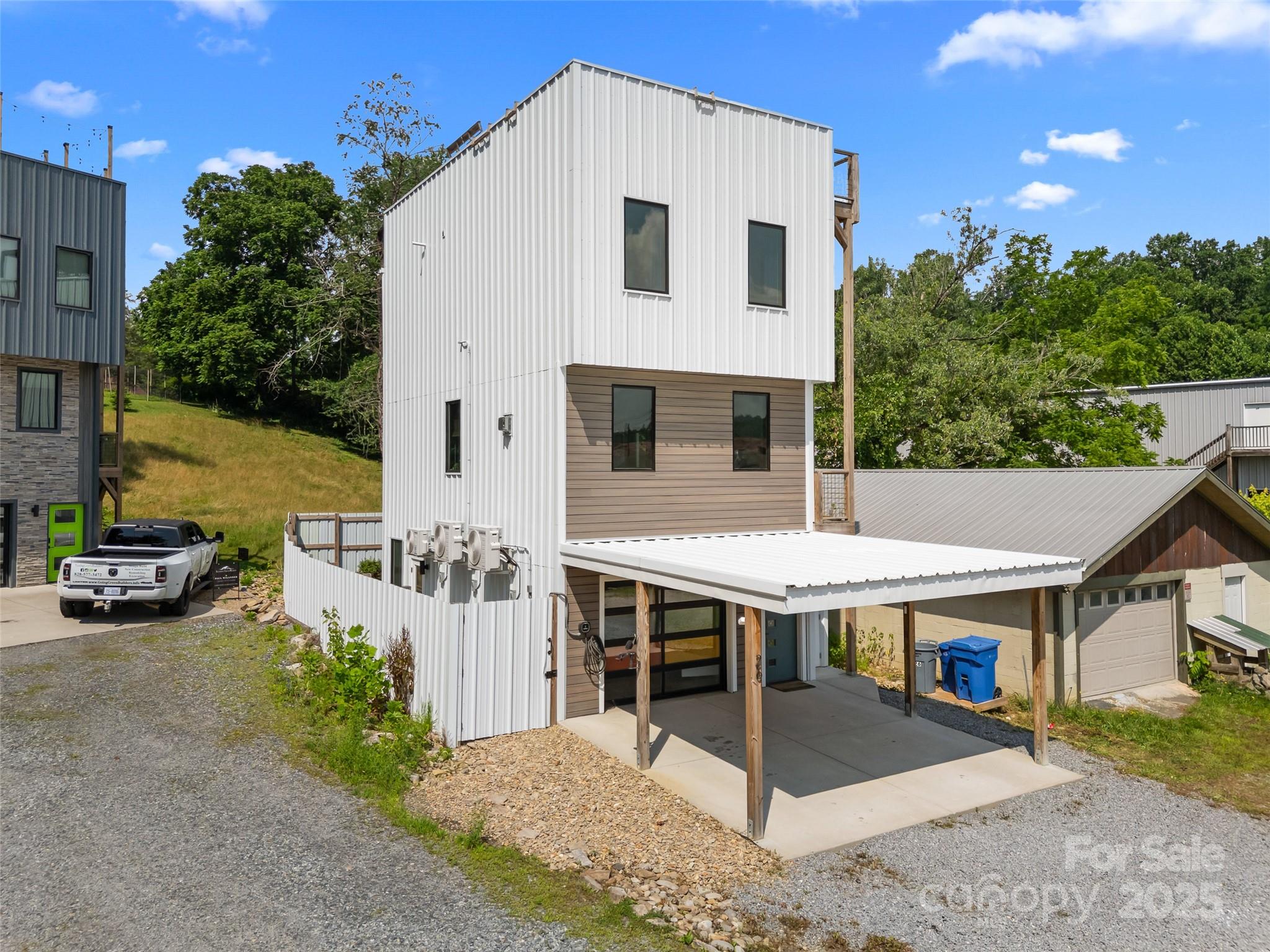 26 Carrick Lane