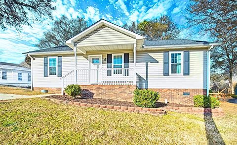 Photo of 620 Pleasant Avenue, Kannapolis, NC 28081 (MLS # 4329657)