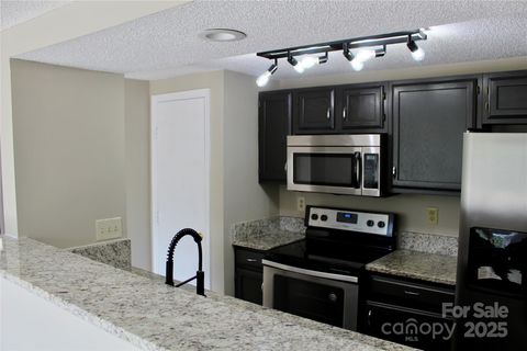 1604 Arlyn Circle E Charlotte NC 28213