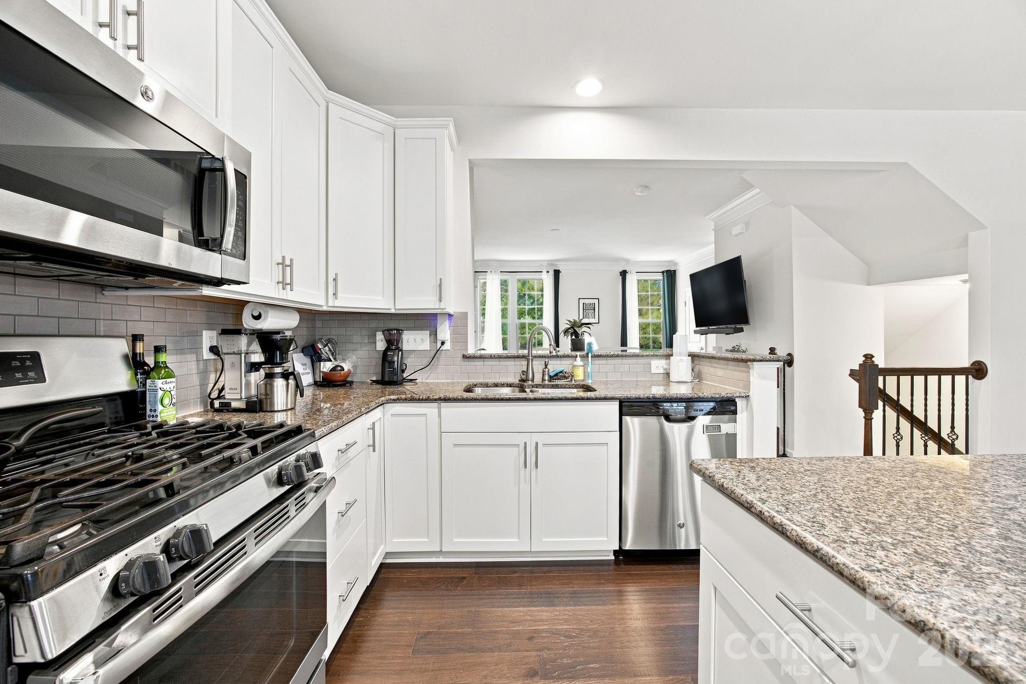 1321 Queen Lyon Court