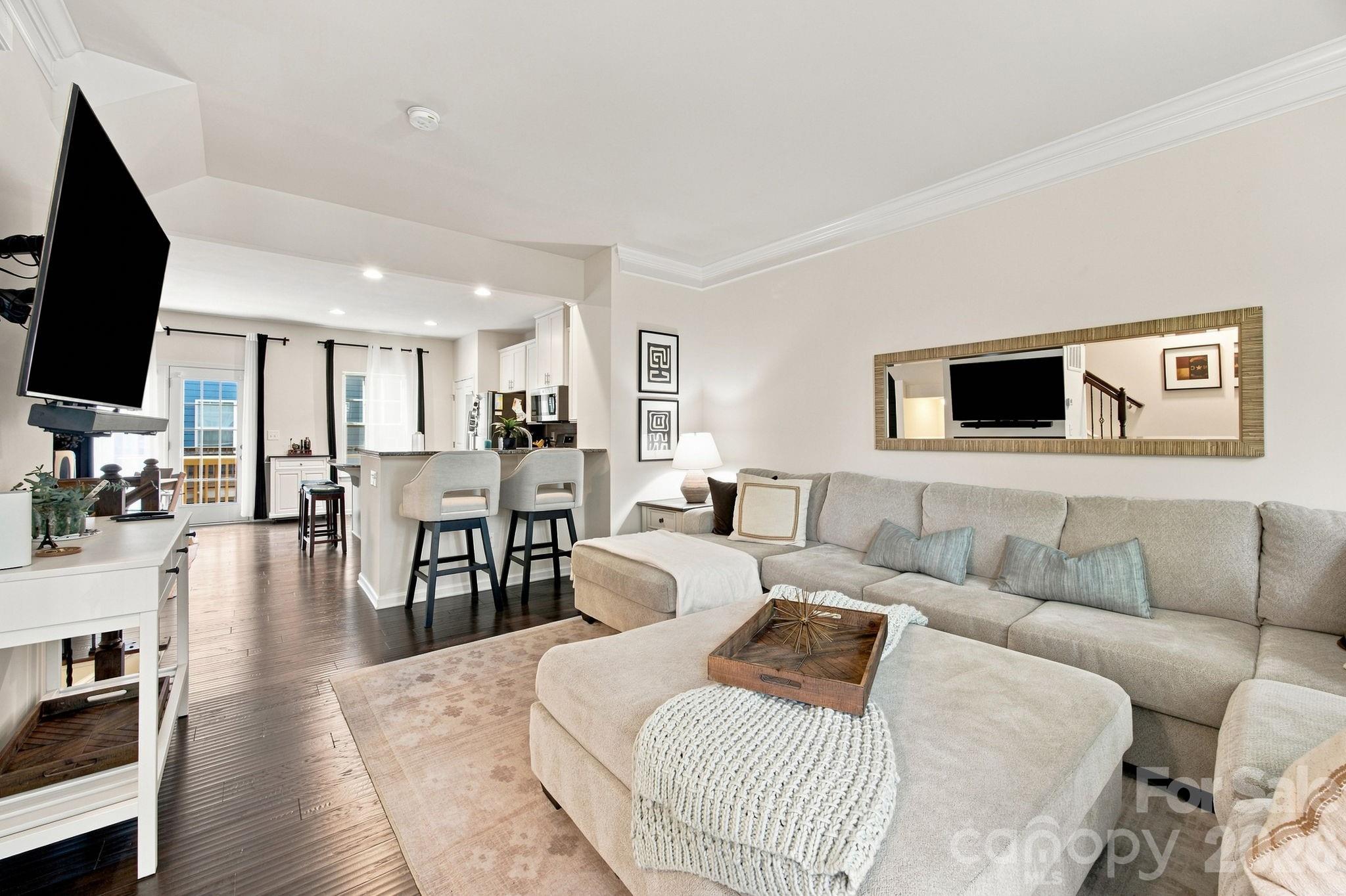 1321 Queen Lyon Court