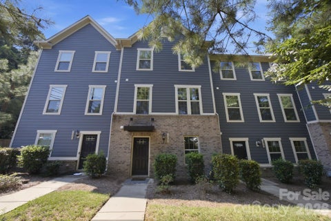Photo of 1321 Queen Lyon Court, Charlotte, NC 28205 (MLS # 4417946)