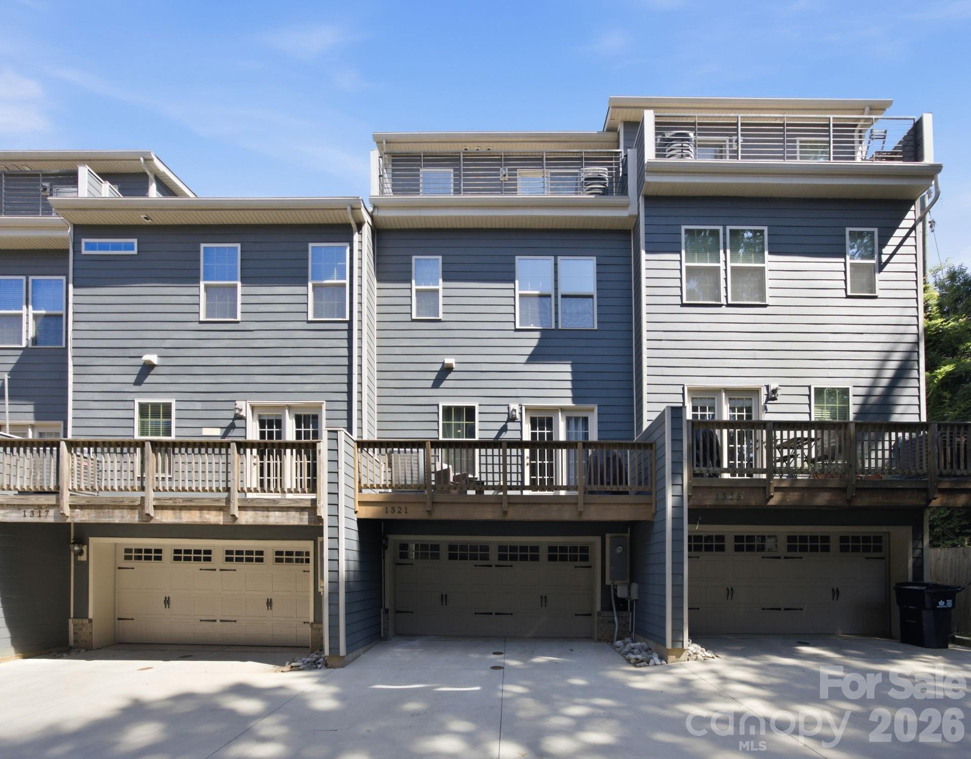 1321 Queen Lyon Court