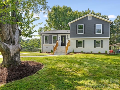 Photo of 421 Vickery Drive, Charlotte, NC 28215 (MLS # 4418582)