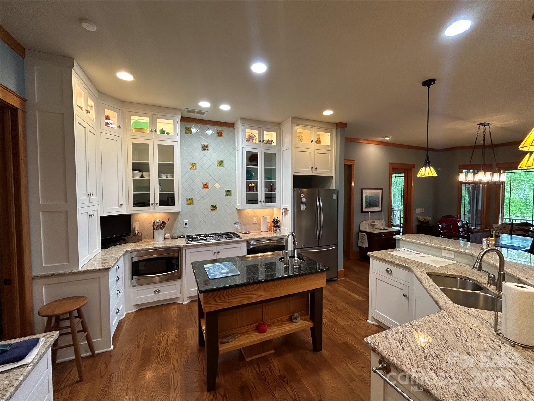 Paradise Harbor - Residential