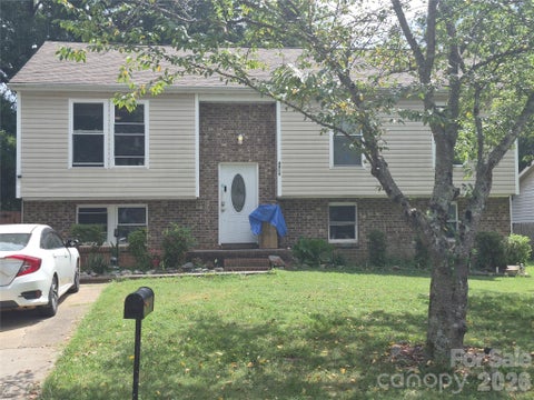 Photo of 4816 Harri Ann Drive, Charlotte, NC 28227 (MLS # 4436103)