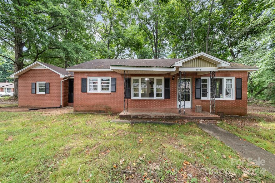 Charming 2 bedroom 1 bathroom fresh on the market. If you are looking for a cozy country home minutes away from shopping and dining and conveniently located near the highway, this is your home. Schedule today to see this gem tucked away.