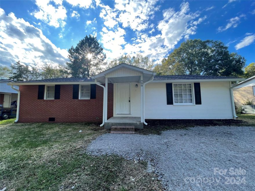 Nicely updated 3 bedroom/1 bathroom home on quiet dead end street just off of Main Street in Lancaster.  Many new updates and ready for a new owner.  Schedule your showing today.