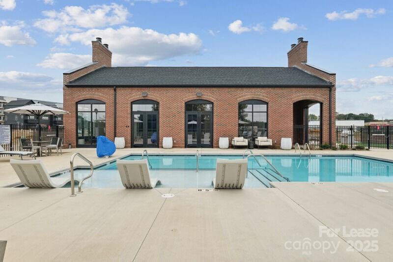 Charlotte, North Carolina 28213, United States, 3 Bedrooms Bedrooms, ,4 BathroomsBathrooms,Residential,Active,229725