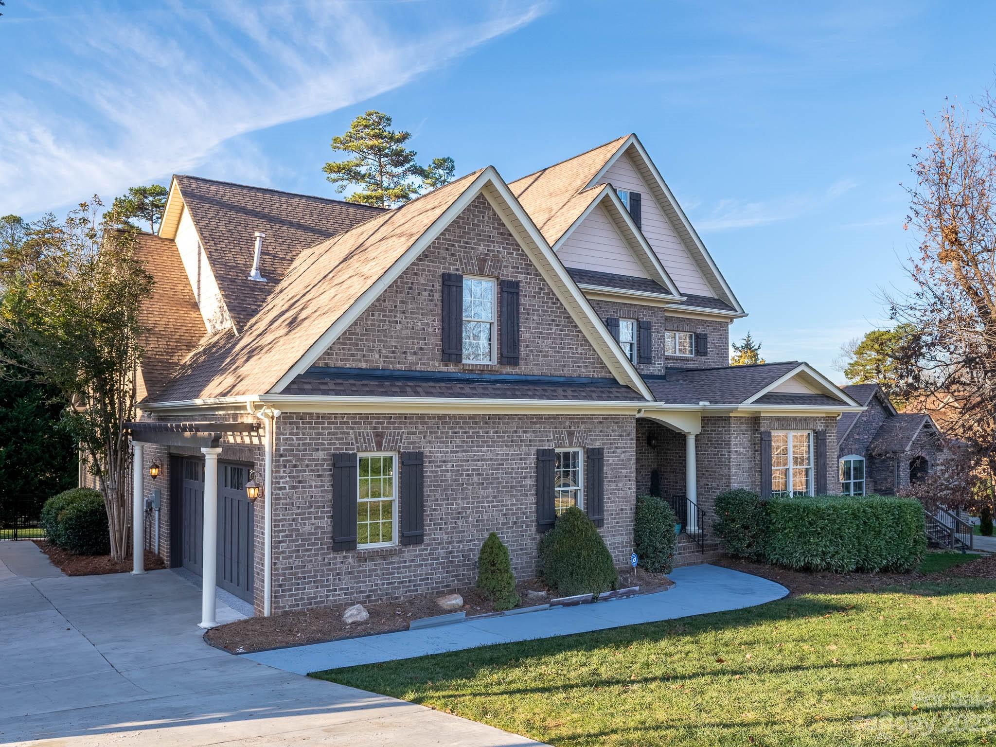Treetops At Cowans Ford - Residential