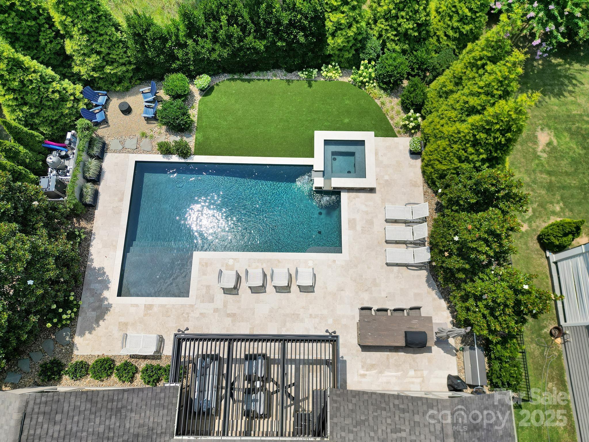 325 Newington Court