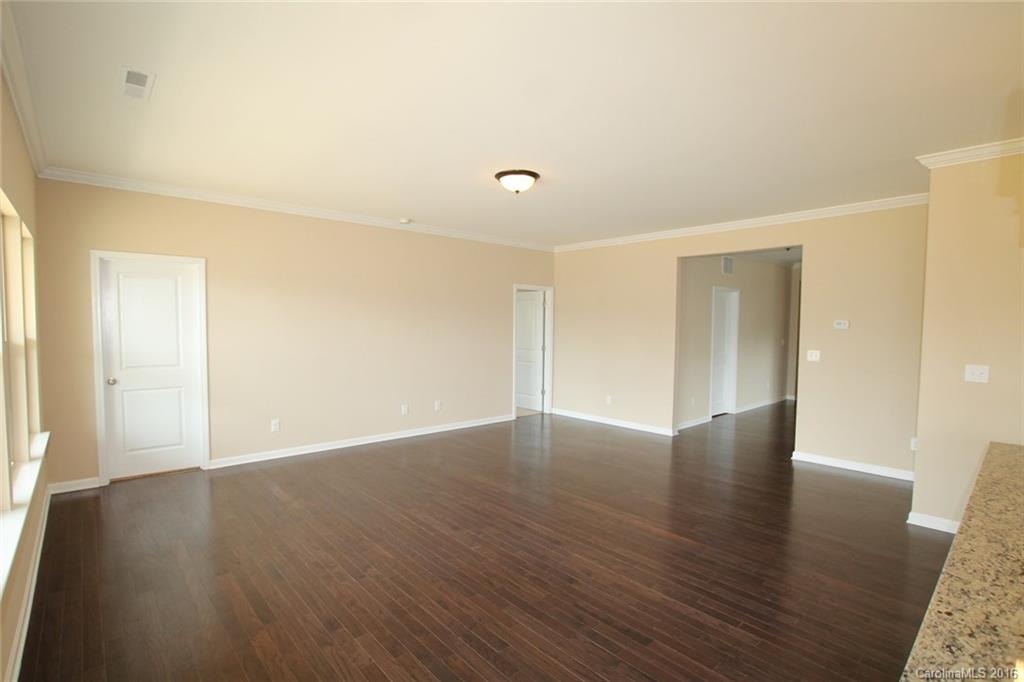 Ellis Pond - Residential