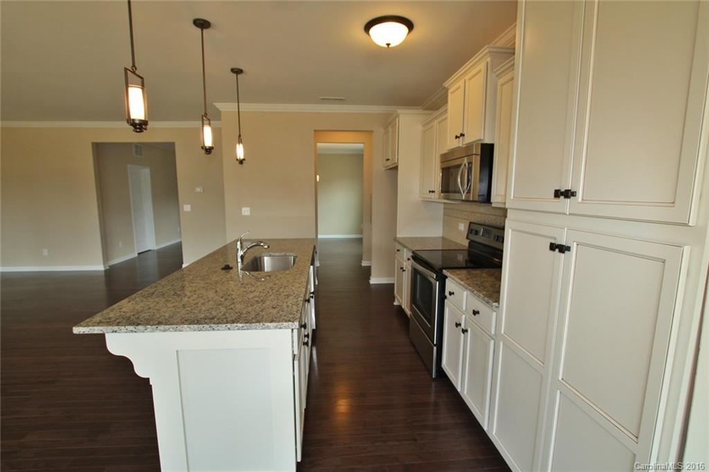 Ellis Pond - Residential